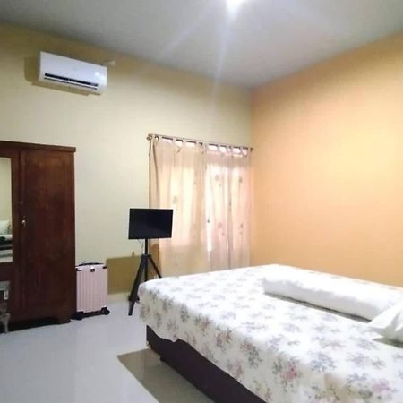 Sadana Villahouse Ngadinegaran ジョグジャカルタ エクステリア 写真